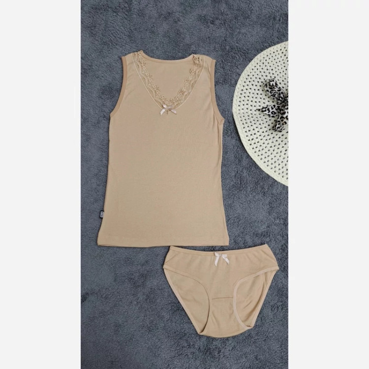 ست تاپ یقه هفت گیپوردار و شورت پنبه ای زنانه